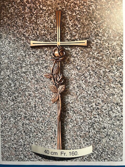 Croix d'ornement funéraire